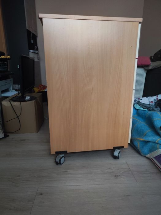 Скрин с 4 чекмеджета