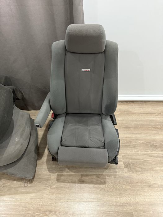 Продам сиденья на BMW