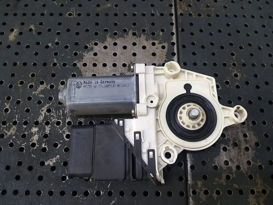 Motoras macara dreapta spate vw golf 5 1k 993423110 1k0959704c 997755101