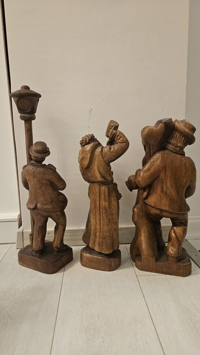 Statui sculptate lemn masiv și ceară