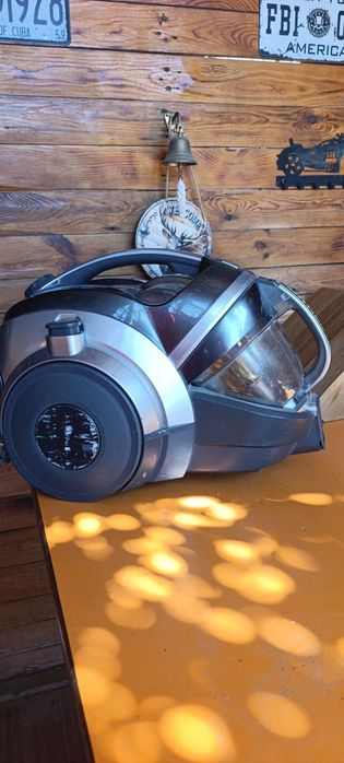 Пылесос LG 1800 W