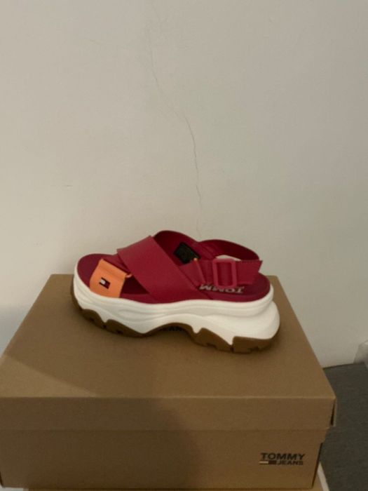 Кожрни сандали Tomy Hilfiger