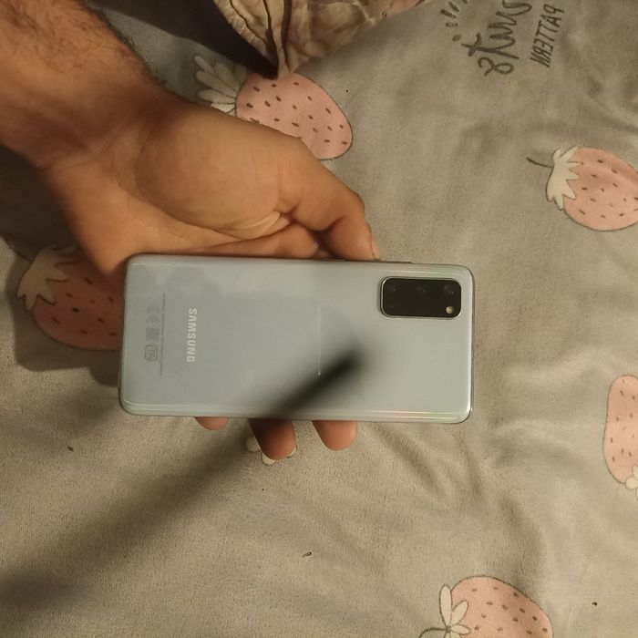 Samsung S20 8/256 на обмен