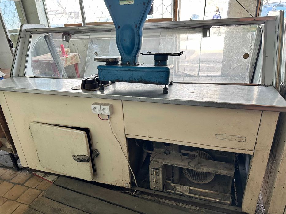 Холодильник витрина 2 та бор