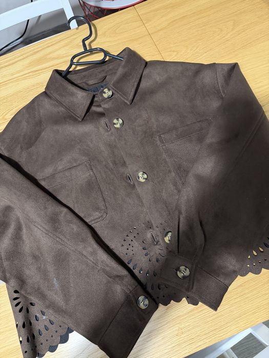 Свободен костюм от Zara.