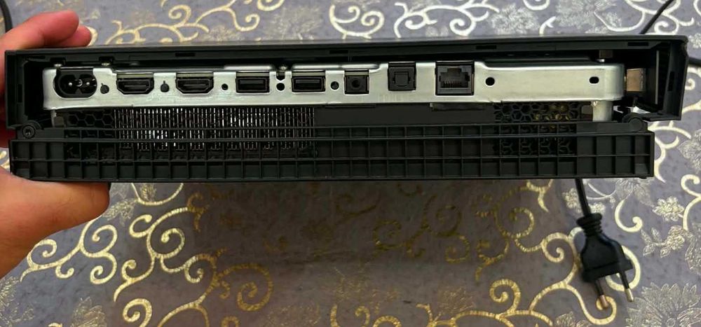 XBOX ONE X 1 TB      .