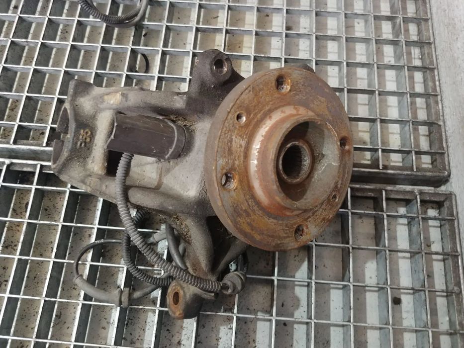 fuzeta dreapta fata 1.2 vti peugeot 208 2015