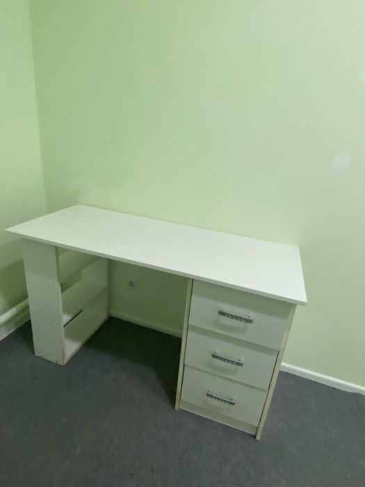 парты (рабочие столы) фирмы IKEA