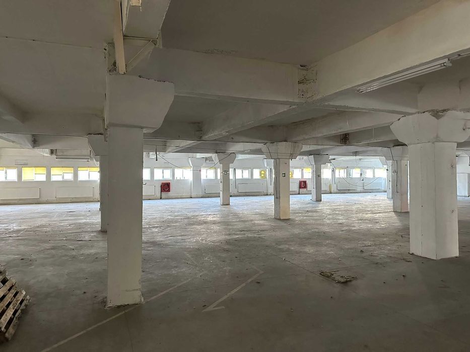 De inchiriat spatiu 1300 mp + teren 4700 mp langa liceul Danubius