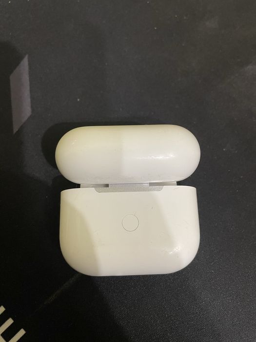 Fake Airpods 3 - леки драскотини