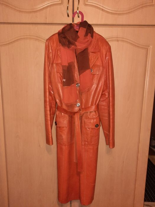 Кожаный весенний плащ