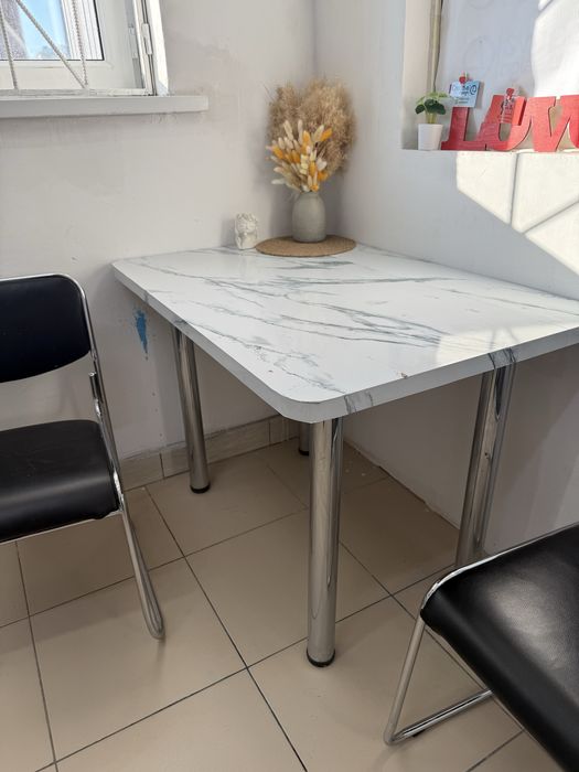 Продается стол.        .