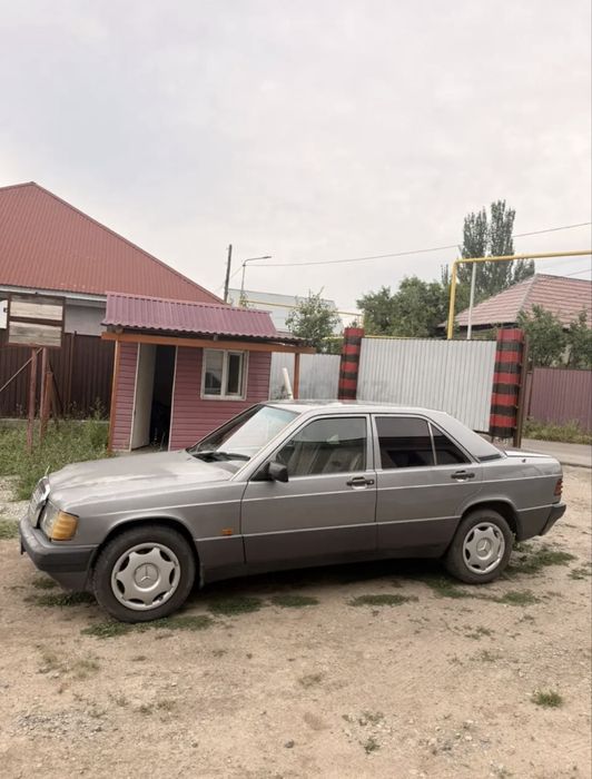 Продам машину Мерс 190