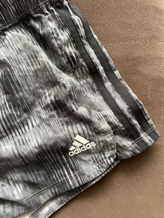 Намалавяма Нови къси панталонки Адидас, оригинални размер xs