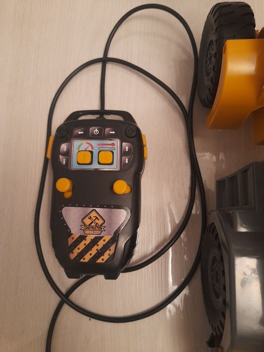 Булдозер игрушка.