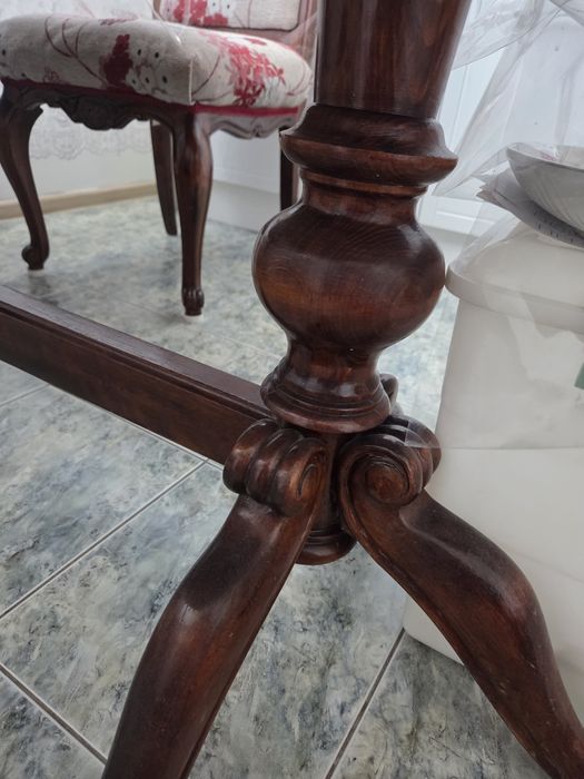 Стол со стульями