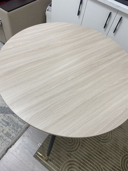 Продам стол и 2 стула в отличном состоянии