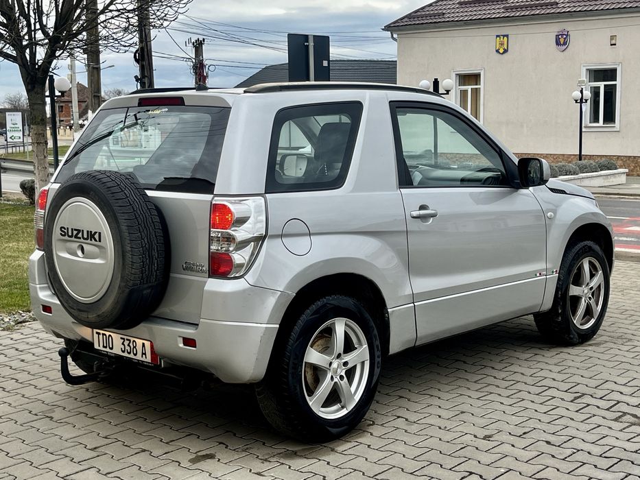 Suzuki Grand Vitara 4x4  an 2009 motor 1.6 benzina