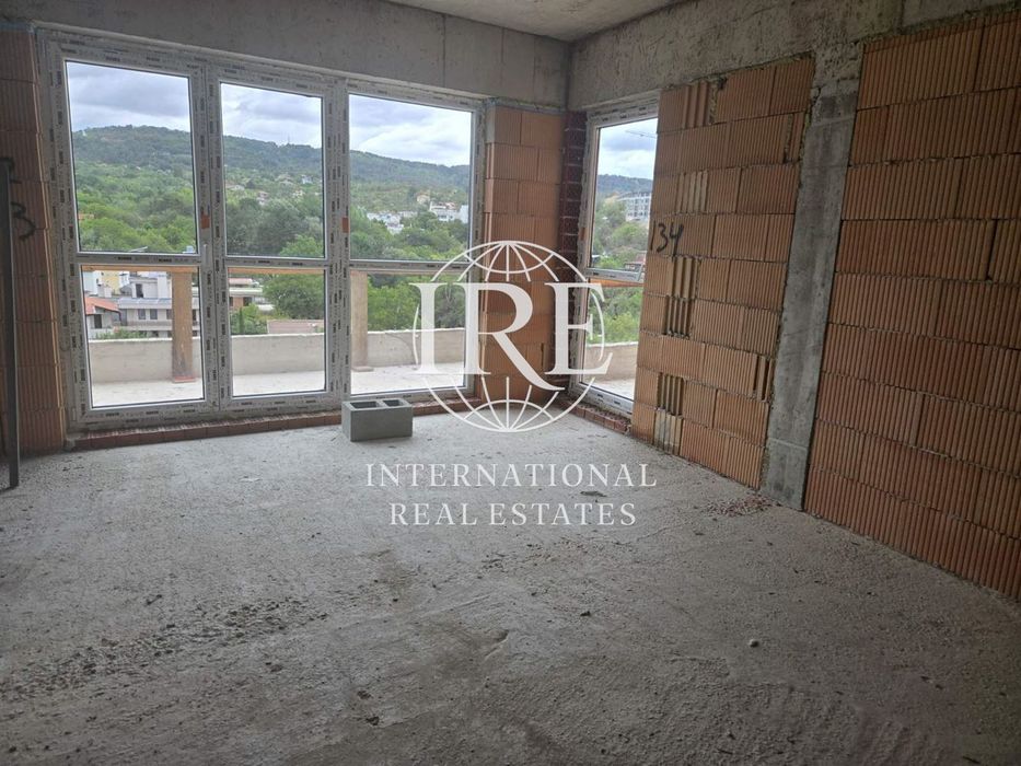 Продава се Двустаен апартамент в Варна, Изгрев - 93 кв.м за 1183 €/кв.м - Снимка #4