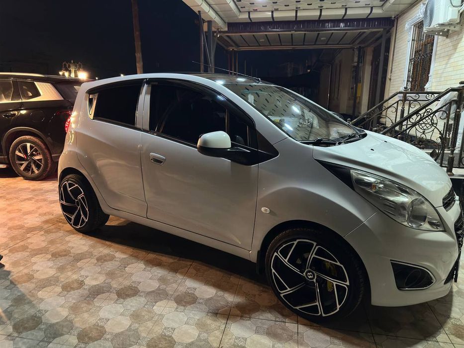 Срочно Спарк 2 поз. 2016 й. Сотилади