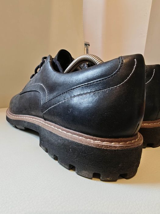 Обувки Clarks 

Кожени обувки Batcombe Hall тип Derby,
