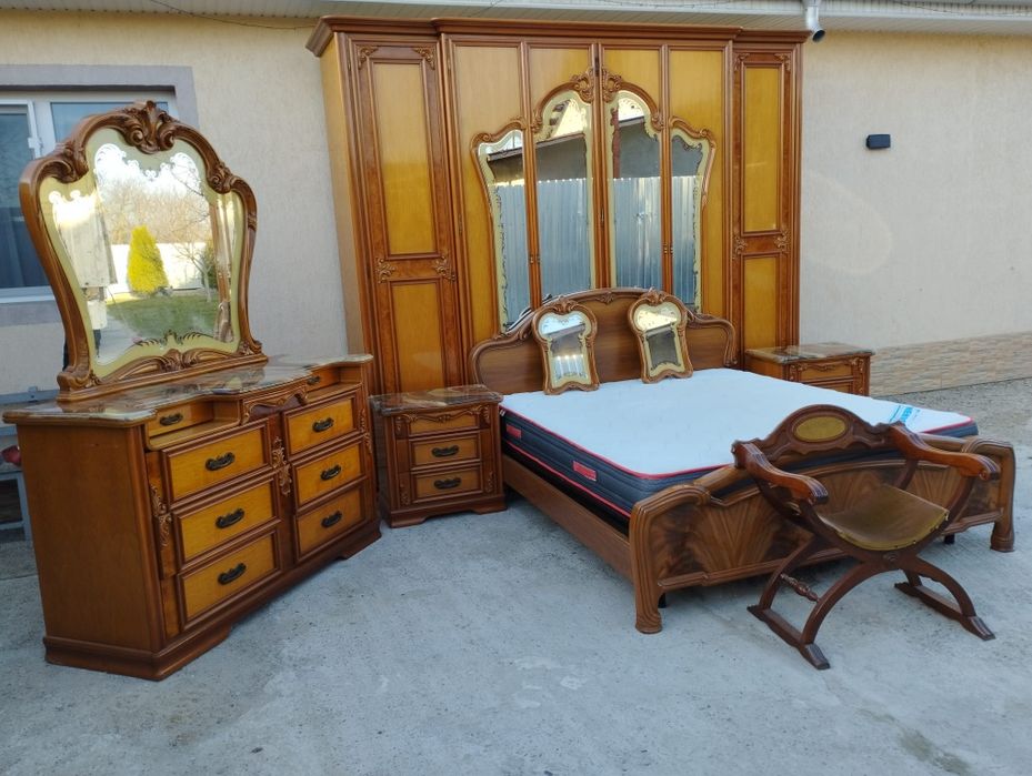 Dormitor complet din lemn masiv