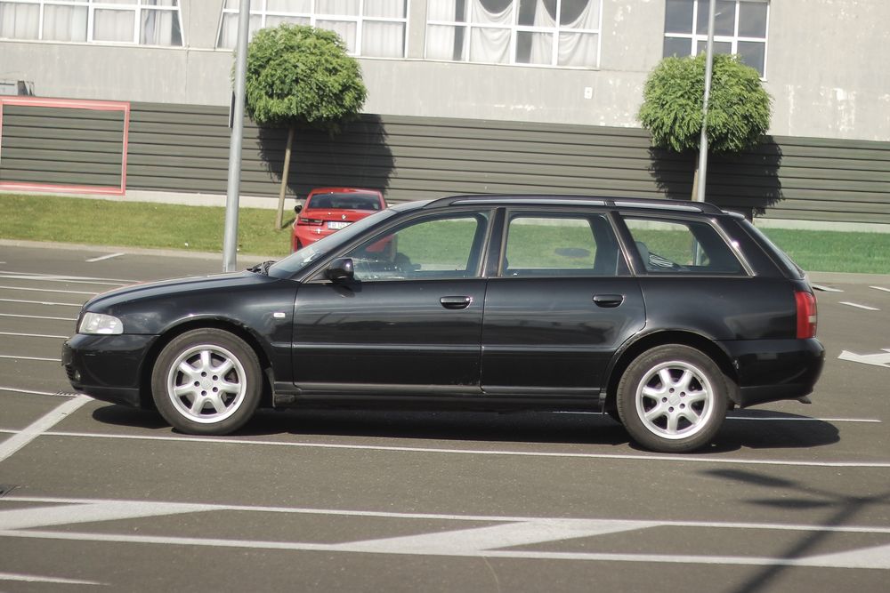 AUDI A4 Avant 2001 — imagine 4