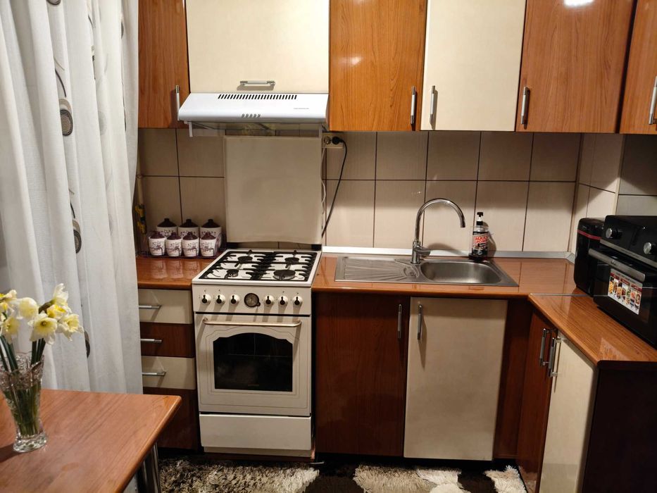 Vând sau închiriez apartament 2 camere mobilat și utilat zonă centrală