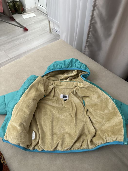 Продается детская куртка, размер М.