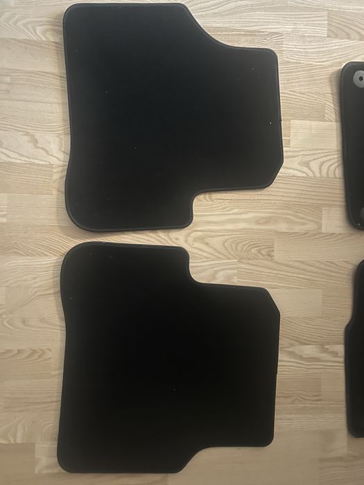 Чист нов комплект от стелки за кола, VW