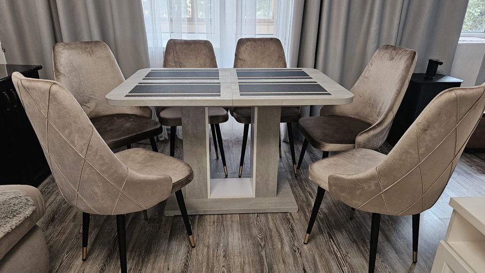 Стол и стулья новые