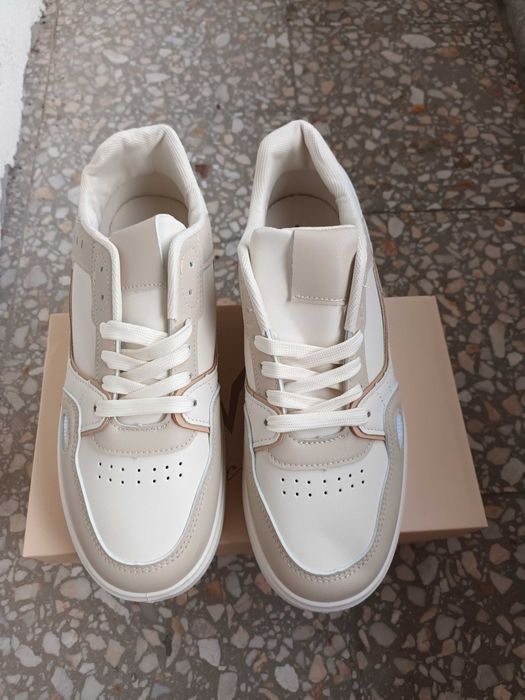 Кожени дамски кецове