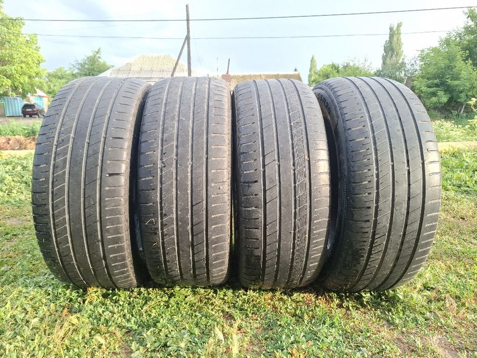 Продам шины R 20