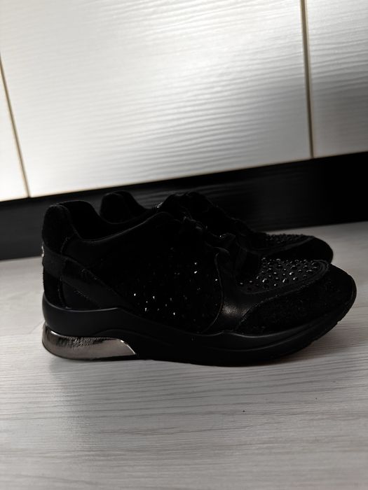 Черни маратонки с камъни Liu Jo 35 номер