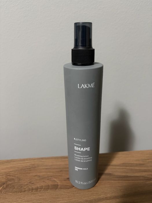 Спрей за оформяне и обем на косата Lakme