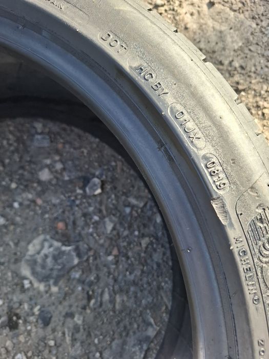 Vand 1 sau 2 anvelope 255 40 19 michelin bune de vara