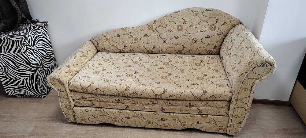 Диван-канапе с опция за сън...