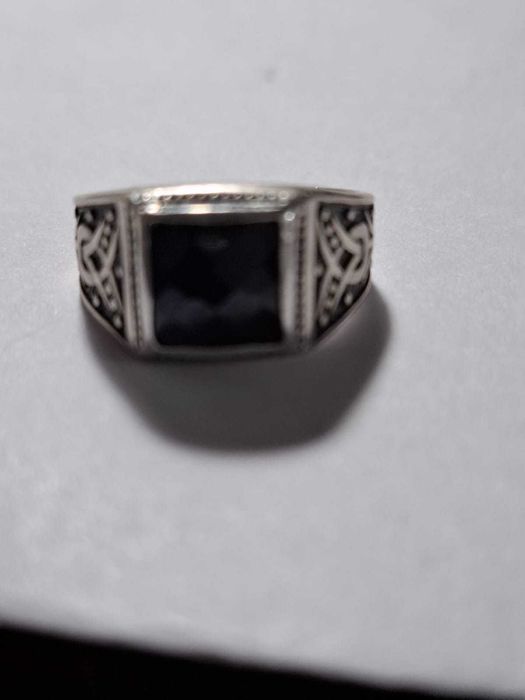 печатка серебряная мужская с камнем