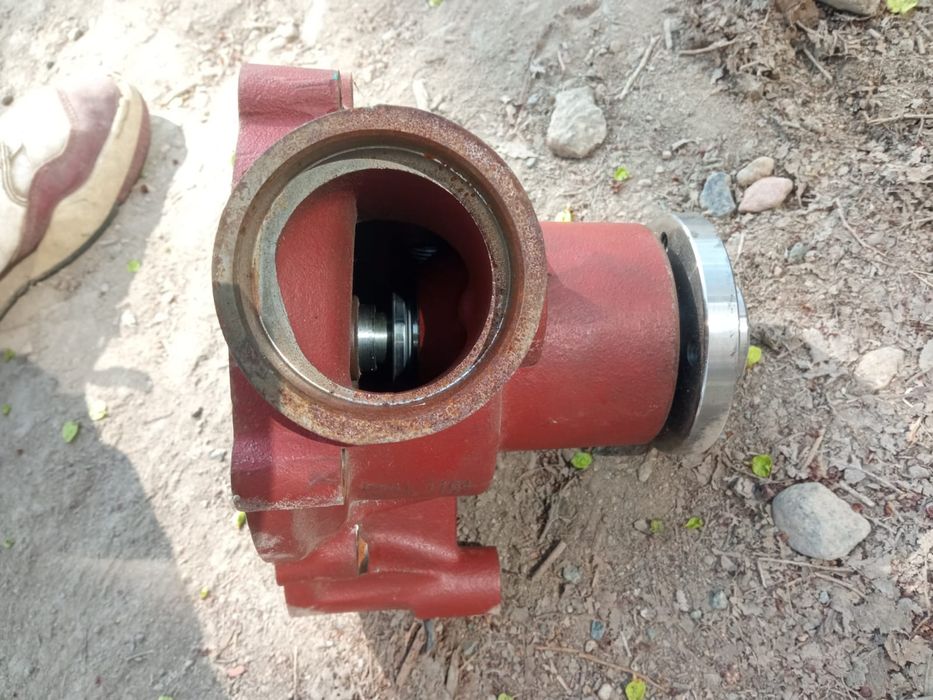 Продам водиной насос (помпа) Deutz