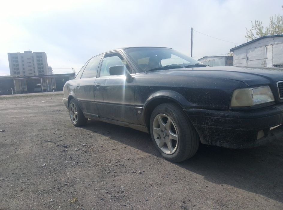 Продаем Ауди б4  год 1994