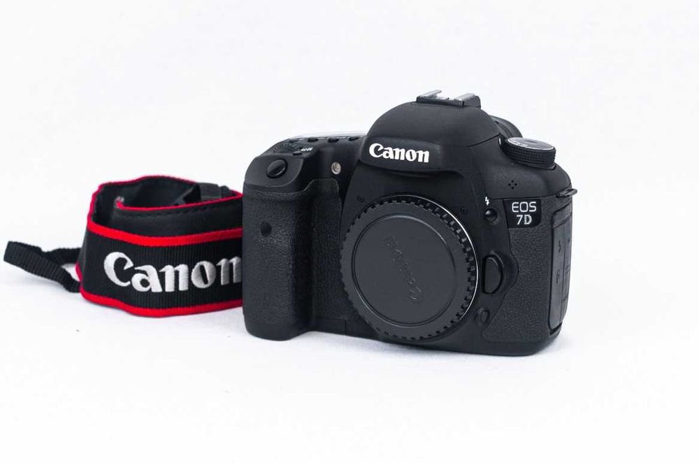 Canon EOS 7D Mark I - Body - 21.000 de cadre - Aparat foto DSLR