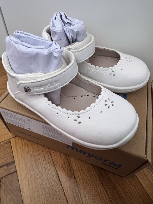 Mayoral бели сандали естествена кожа