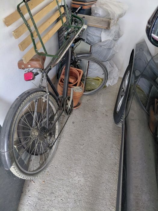 Vand doua biciclete si una pentru piese de schimb