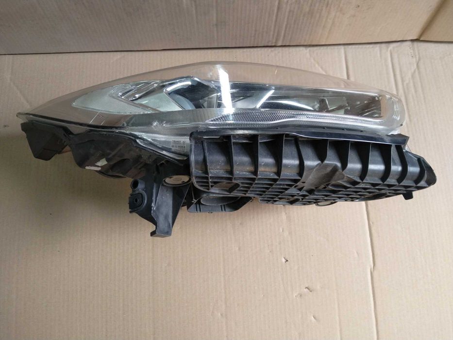 Фар десен за Ford Kuga MK2 Facelift