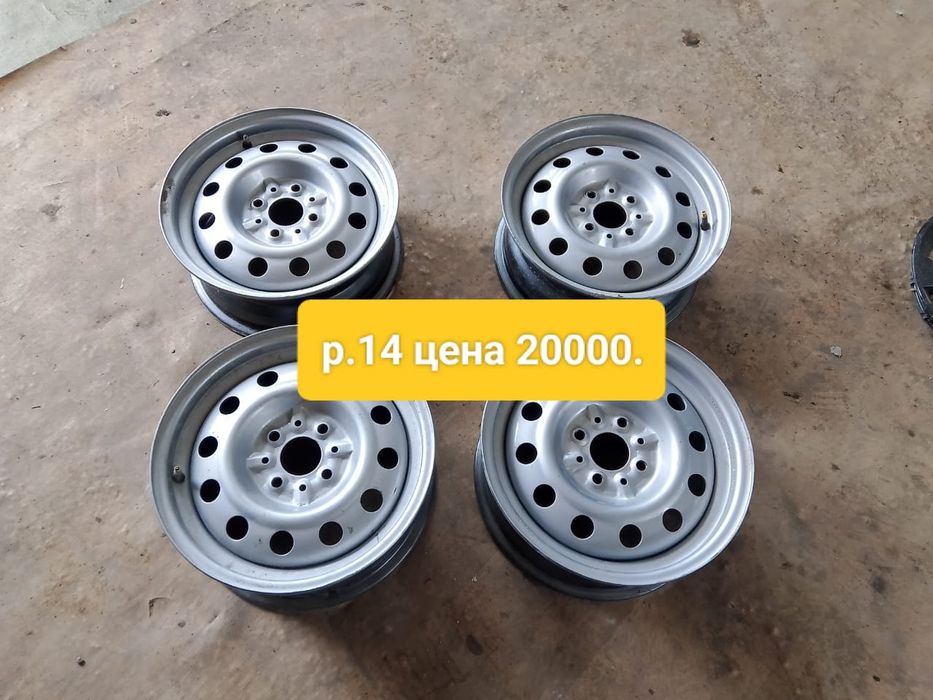 Продам колпаки и диски.