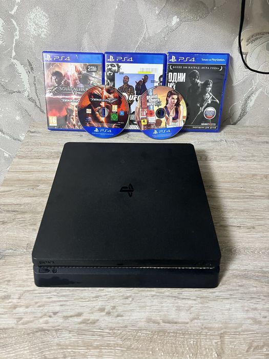 PlayStation 4 в отличном состоянии