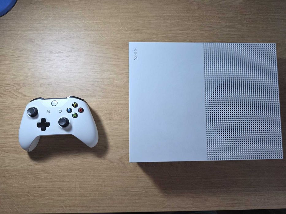 Xbox One 1TB + 5 jocuri