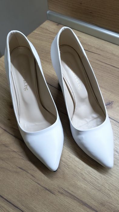 Бели обувки 38 номер