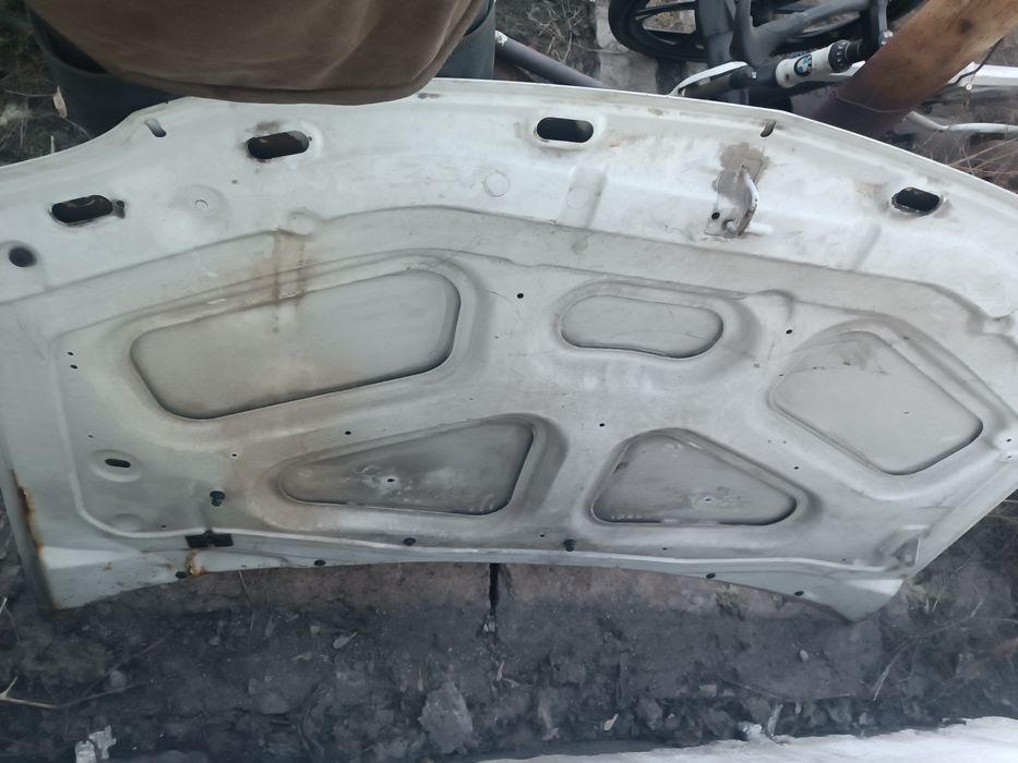 Капот на лада Ларгус