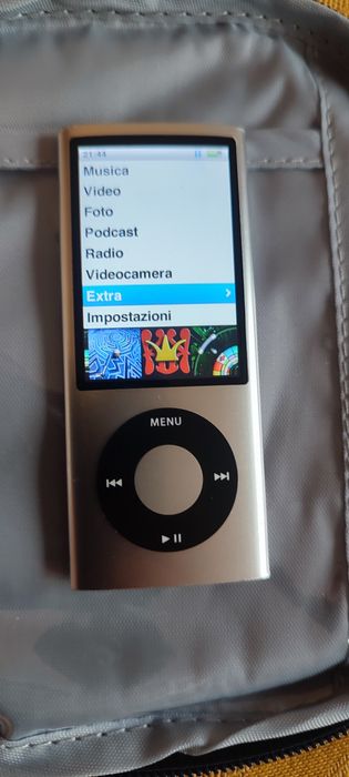 iPod Nano Generația 5 (A1320), 8 GB Argintiu, cu Cameră Video